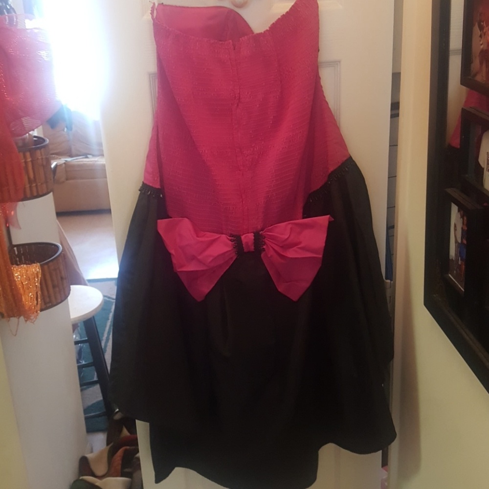 Dress - Picture 8 of 8